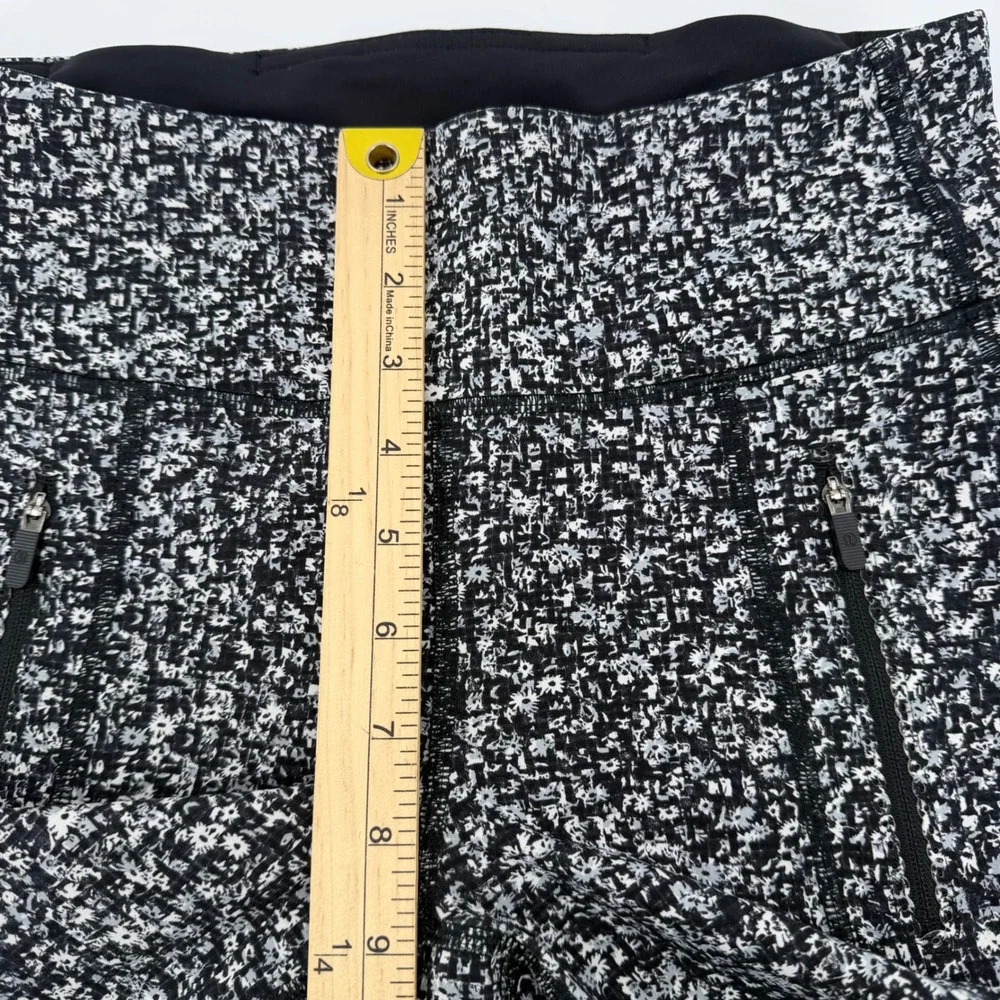 Lululemon Athletic Leggings Women 6 Black White Pixel Floral‎ Mesh Zip Pockets